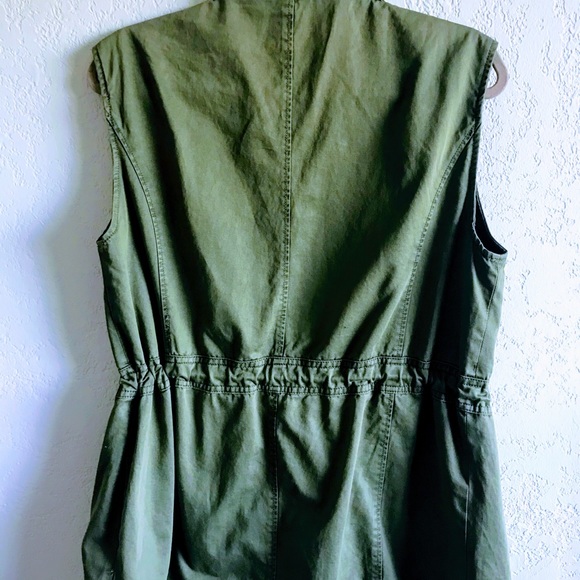 Utility jacket/vest with stud trim ⭐️ - Picture 2 of 8